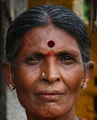 ファイル:ビンディをしたインド女性.jpg