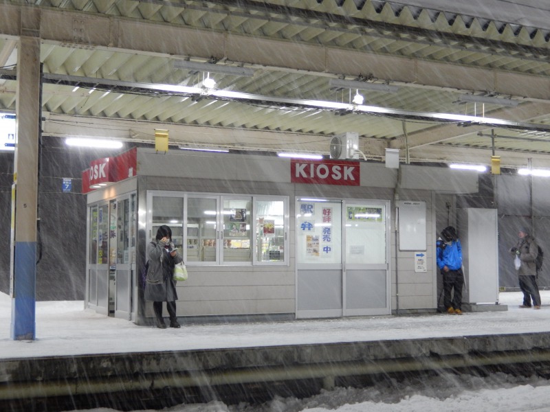 ファイル:青森駅のKIOSK.JPG