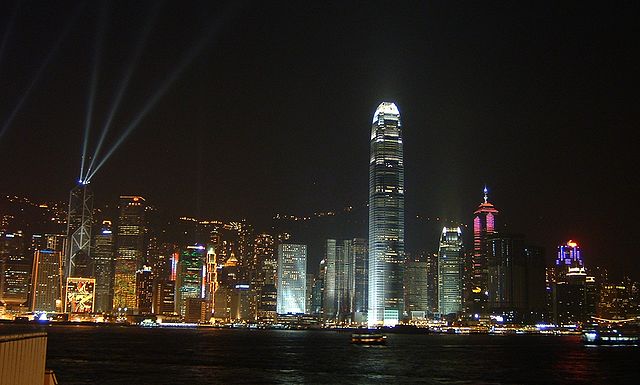 ファイル:Hongkong - Blick über den Victoria Harbour.jpg