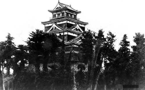 ファイル:原爆焼失前の広島城.jpg