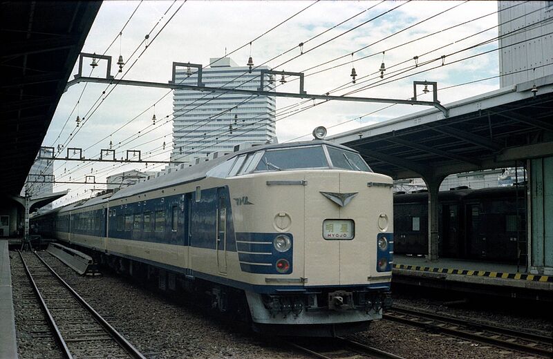 ファイル:JNR 583 Ltd Exp Myojo at Osaka Station.jpg