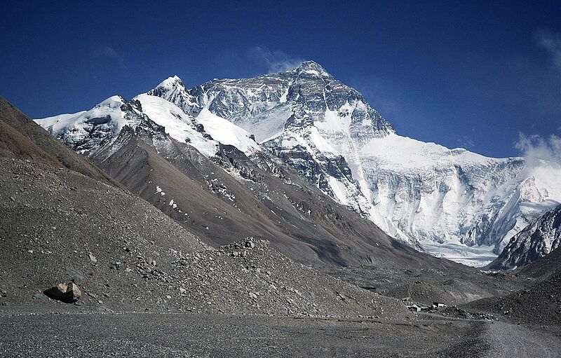 ファイル:Mount Everest from Rongbuk may 2005.jpeg