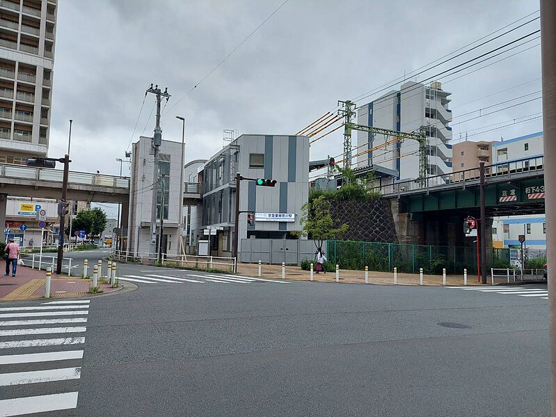 ファイル:Keikyu-Higashikanagawa Sta. (1).jpg
