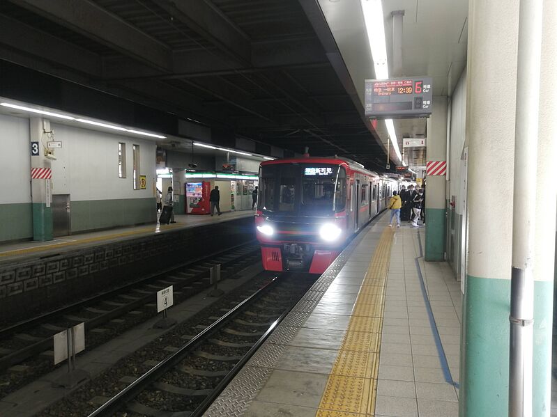 ファイル:名鉄9500系 at Kanayama St.jpg