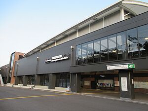 羽沢横浜国大駅駅舎（2021年3月）