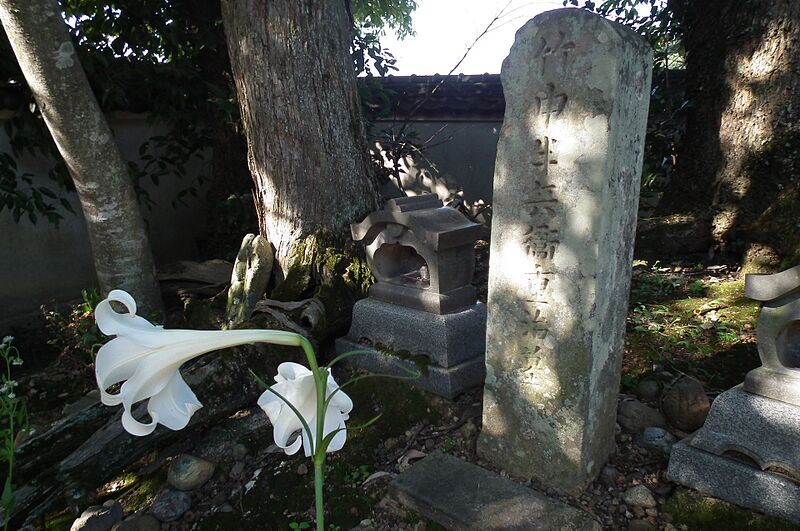 ファイル:竹中半兵衛墓碑.jpg