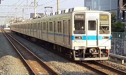 流山おおたかの森駅に入線する東武野田線の電車