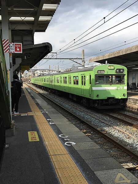 ファイル:なるとん - 国鉄103系電車.jpeg